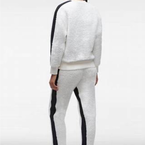 **** Brand New **** Moose Knuckle Pullover - Picture 4 of 7